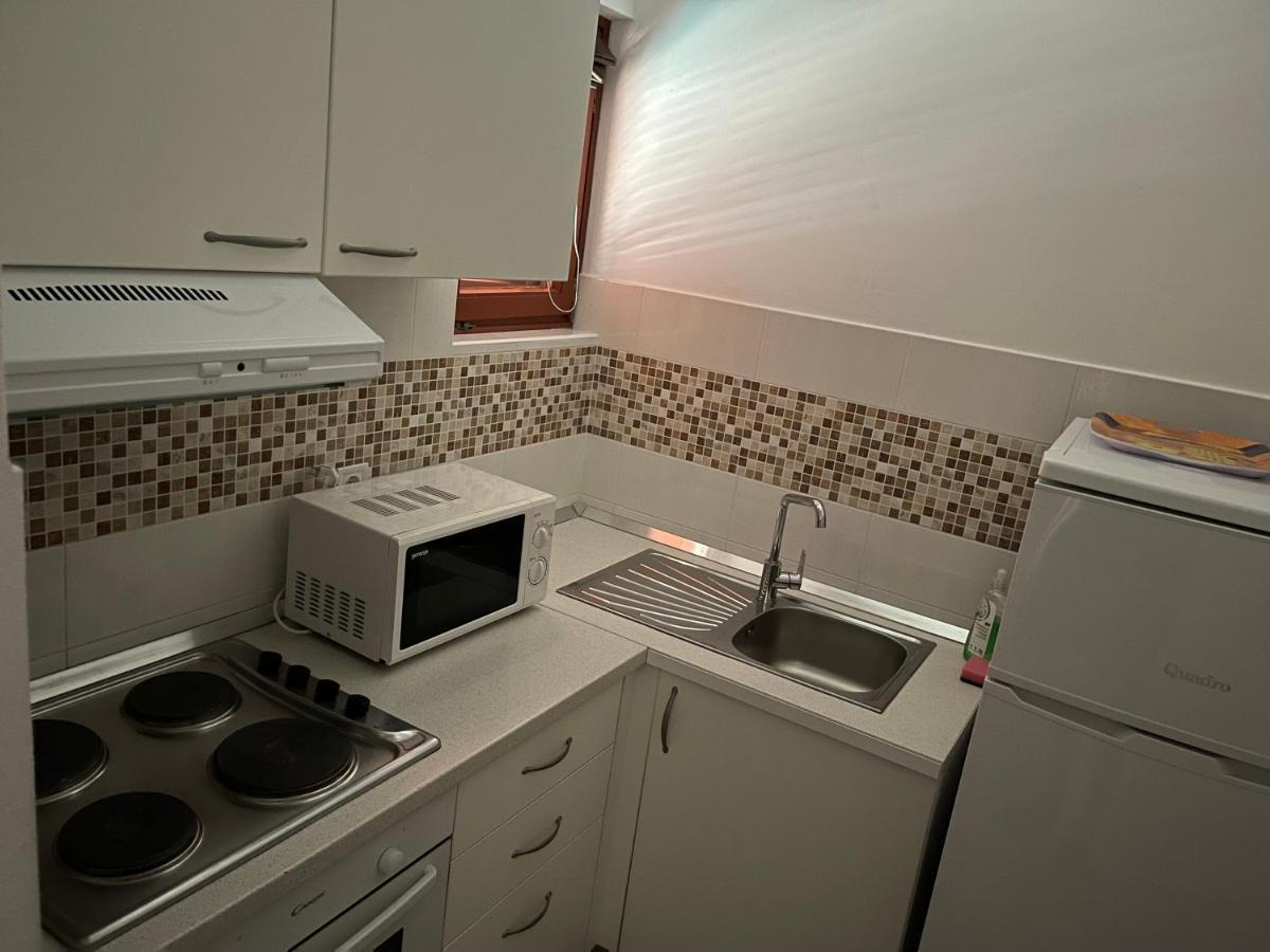 Apartments Zdjelar *