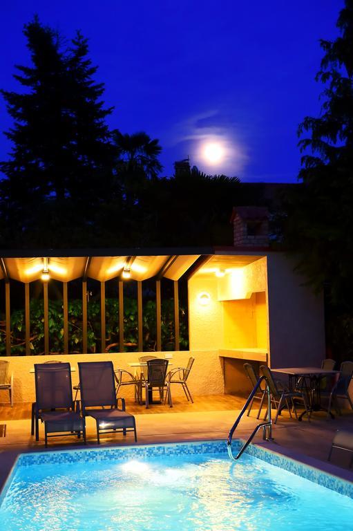 Apartments Zdjelar