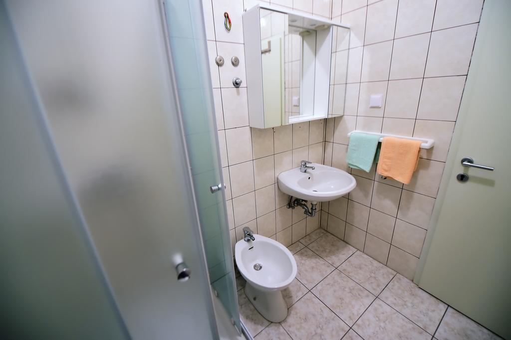 Apartments Zdjelar
