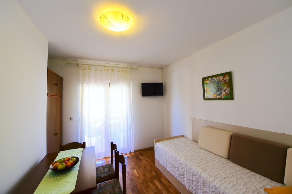 Apartments Zdjelar
