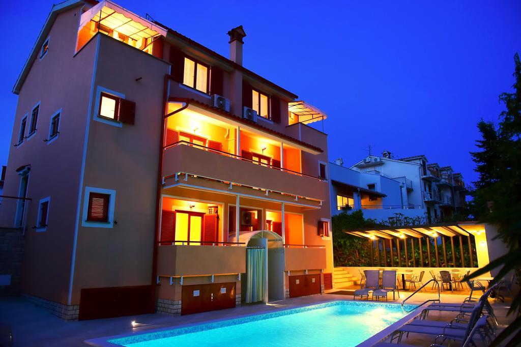 Apartments Zdjelar *