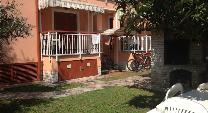 Apartments Zdjelar *