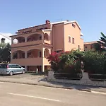 Apartments Zdjelar