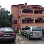 Apartments Zdjelar